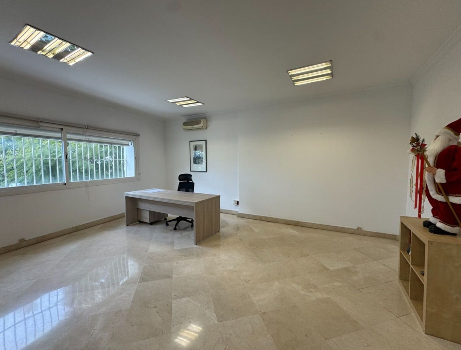 6 soveværelse Erhverv til salg i Marbella - € 1.210.000 (Ref: 9504093)