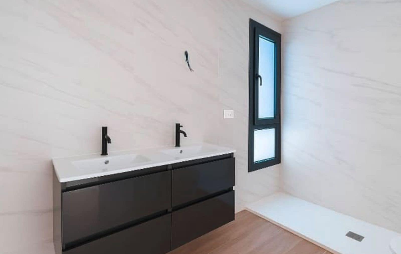 Pareado de 2 habitaciones en La Duquesa / Puerto de la Duquesa en venta - 355.000 € (Ref: 9504094)