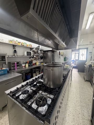 Bar/Restaurante en Estepona en venta - 840.000 € (Ref: 9504099)