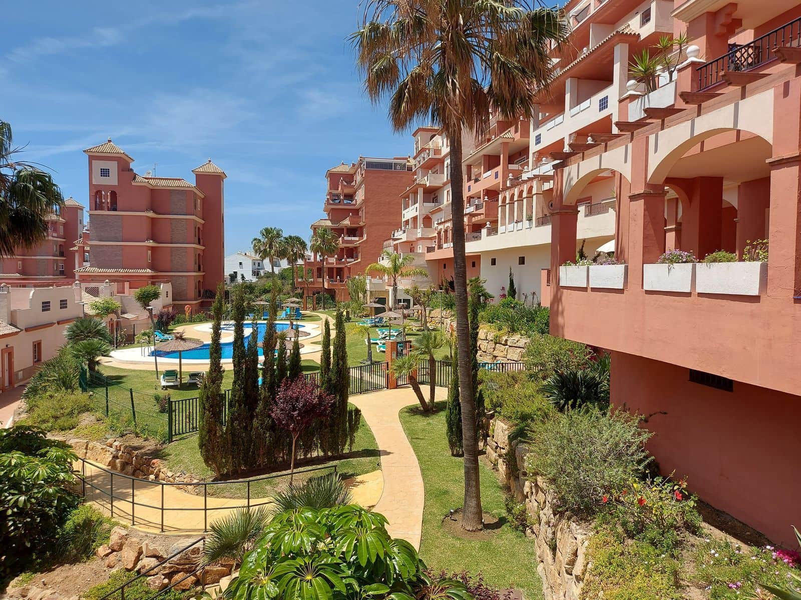 3 bedroom Apartment for sale in La Duquesa / Puerto de la Duquesa - € 320,000 (Ref: 9504102)