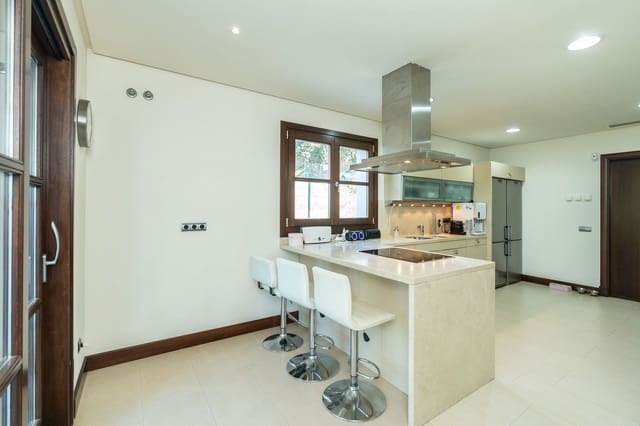 4 bedroom Villa for sale in El Paraiso, Estepona - € 2,990,000 (Ref: 9504107)