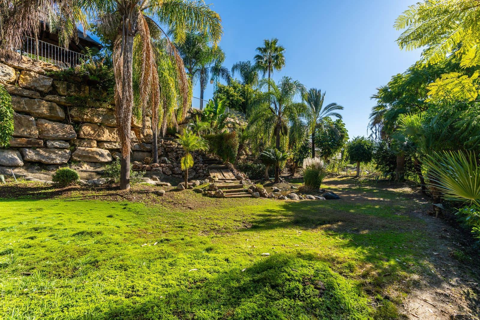 4 bedroom Villa for sale in El Paraiso - € 2,990,000 (Ref: 9504107)