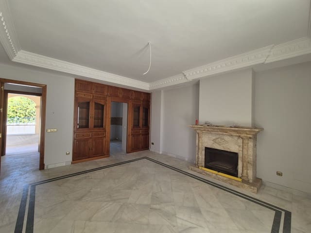 2 bedroom Villa for sale in San Pedro de Alcantara, Marbella - € 1,100,000 (Ref: 9504108)