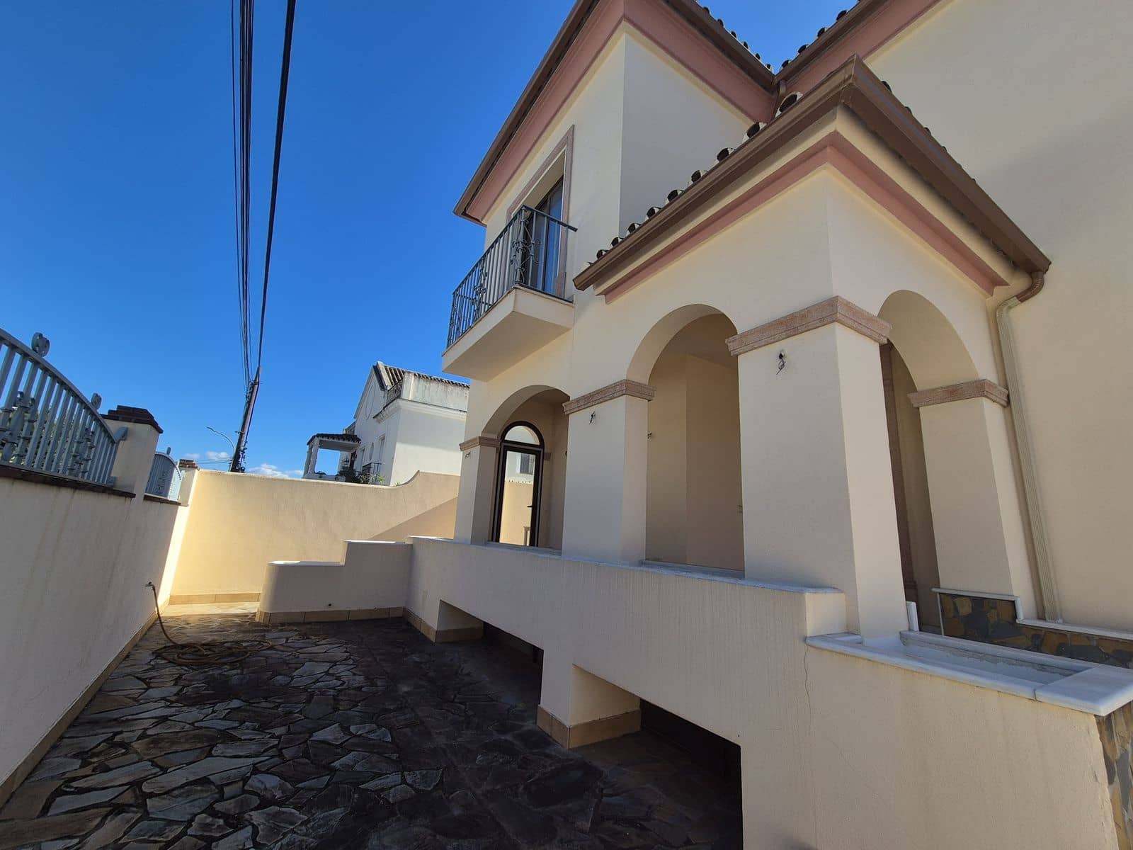 2 bedroom Villa for sale in San Pedro de Alcantara - € 1,100,000 (Ref: 9504108)