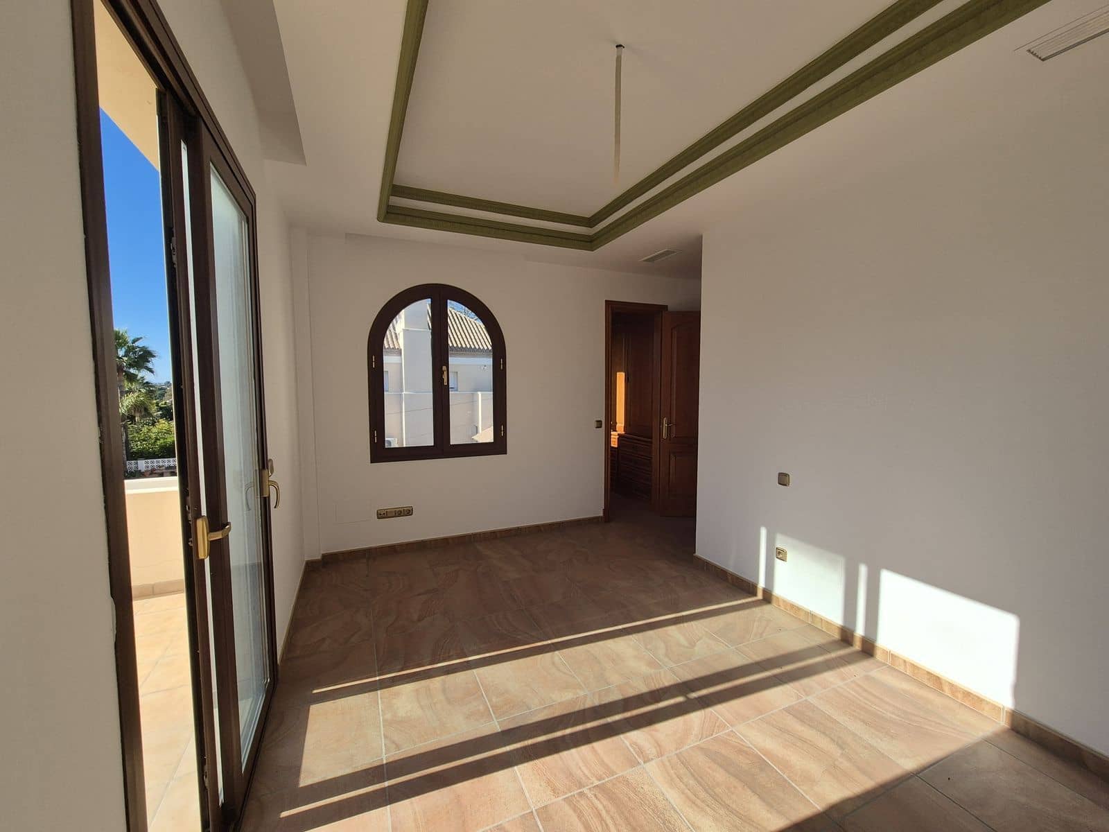 2 bedroom Villa for sale in San Pedro de Alcantara - € 1,100,000 (Ref: 9504108)