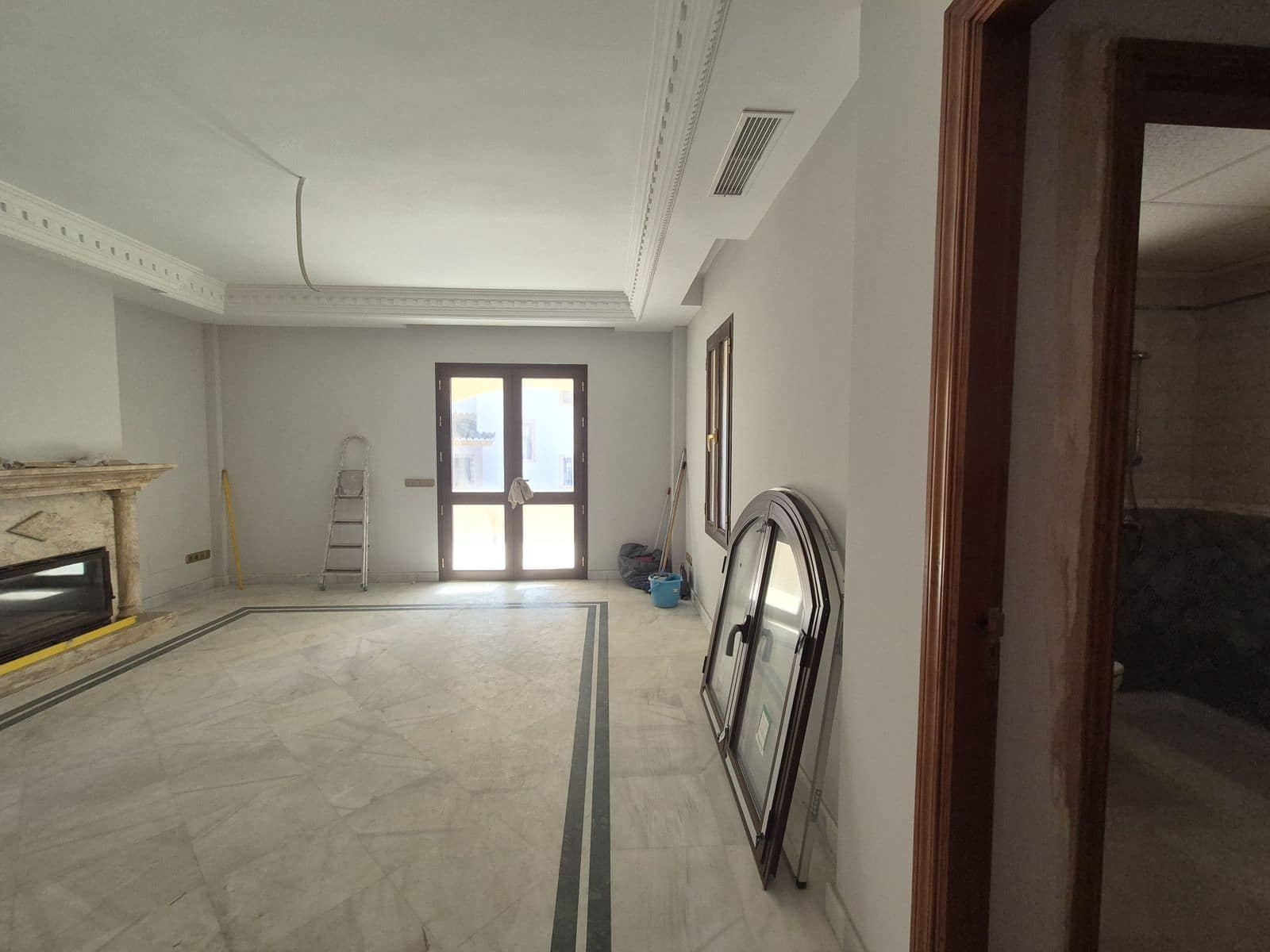 2 bedroom Villa for sale in San Pedro de Alcantara - € 1,100,000 (Ref: 9504108)