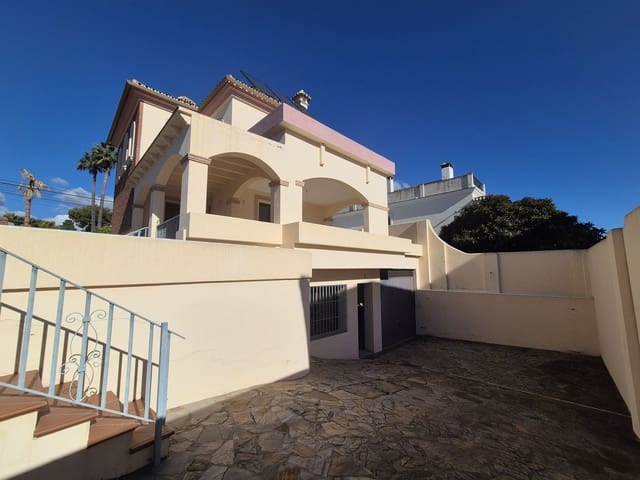 2 bedroom Villa for sale in San Pedro de Alcantara, Marbella - € 1,100,000 (Ref: 9504108)