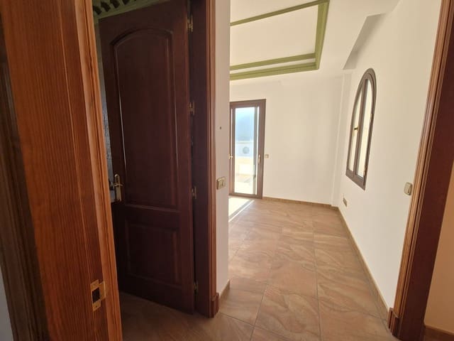 2 bedroom Villa for sale in San Pedro de Alcantara, Marbella - € 1,100,000 (Ref: 9504108)