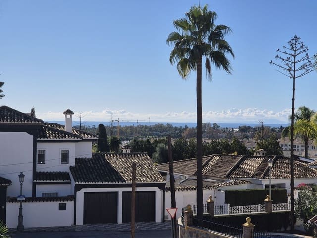 2 bedroom Villa for sale in San Pedro de Alcantara, Marbella - € 1,100,000 (Ref: 9504108)