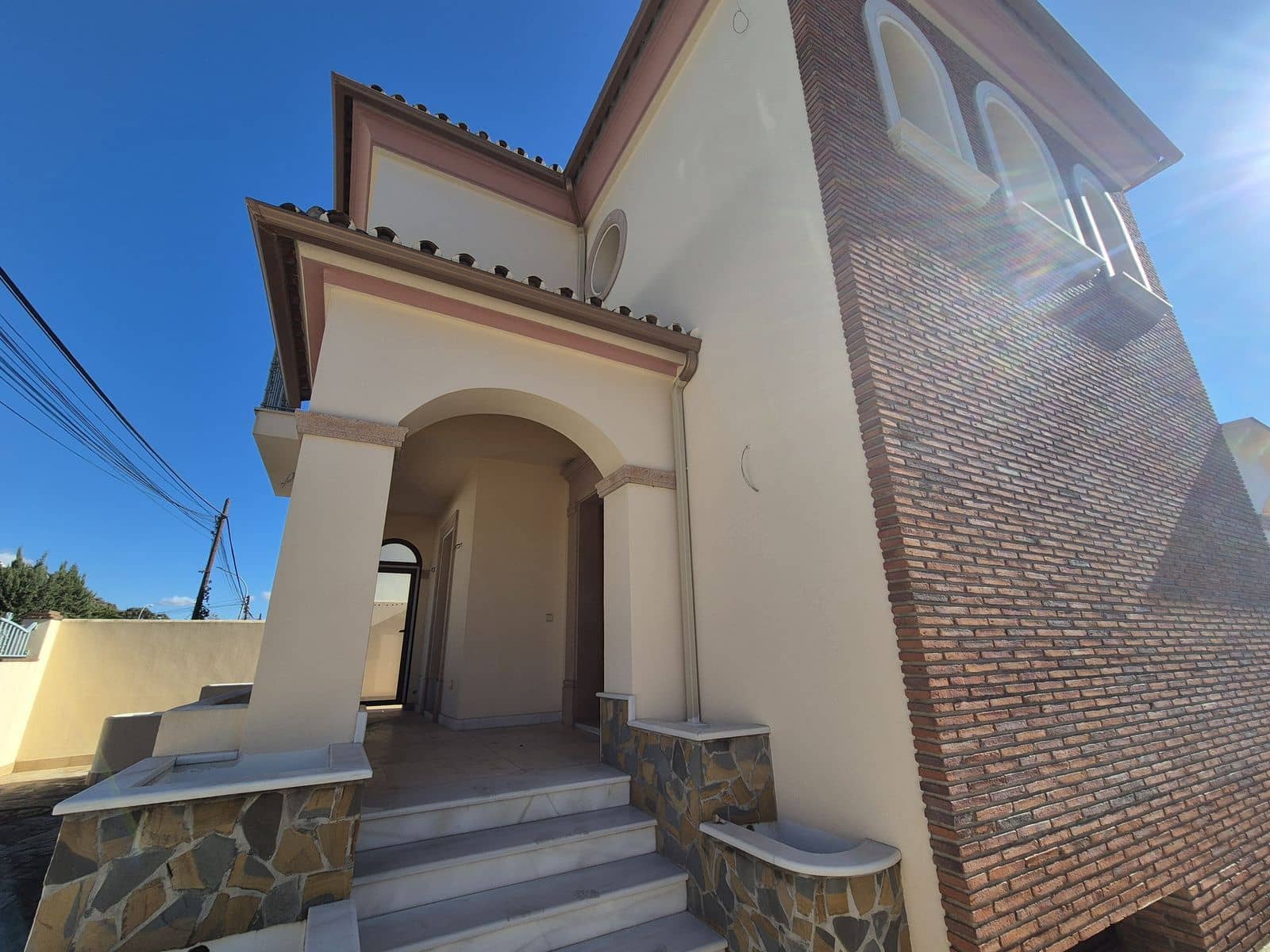 2 bedroom Villa for sale in San Pedro de Alcantara - € 1,100,000 (Ref: 9504108)