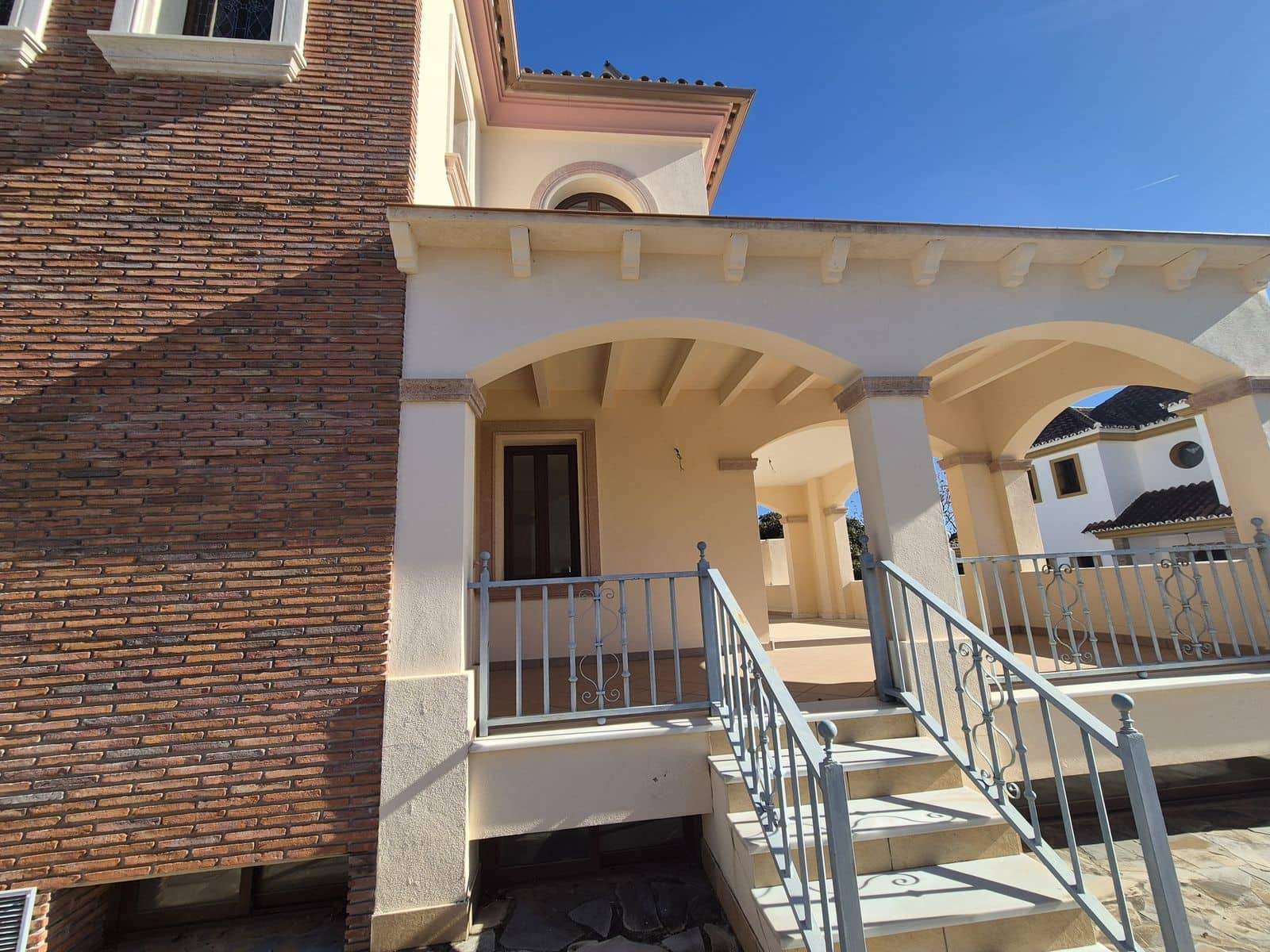 2 bedroom Villa for sale in San Pedro de Alcantara - € 1,100,000 (Ref: 9504108)