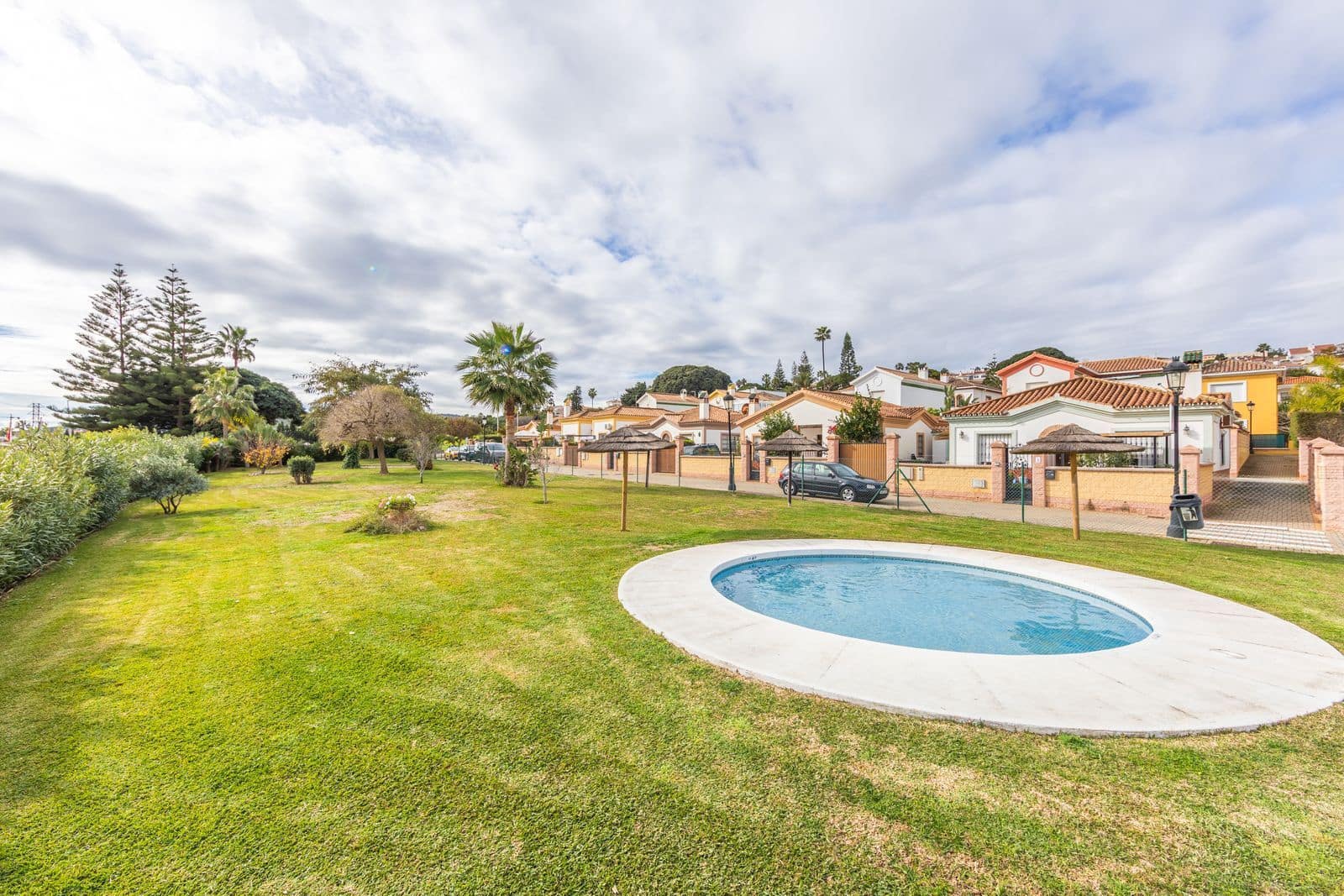 3 bedroom Townhouse for sale in La Duquesa / Puerto de la Duquesa - € 550,000 (Ref: 9504113)