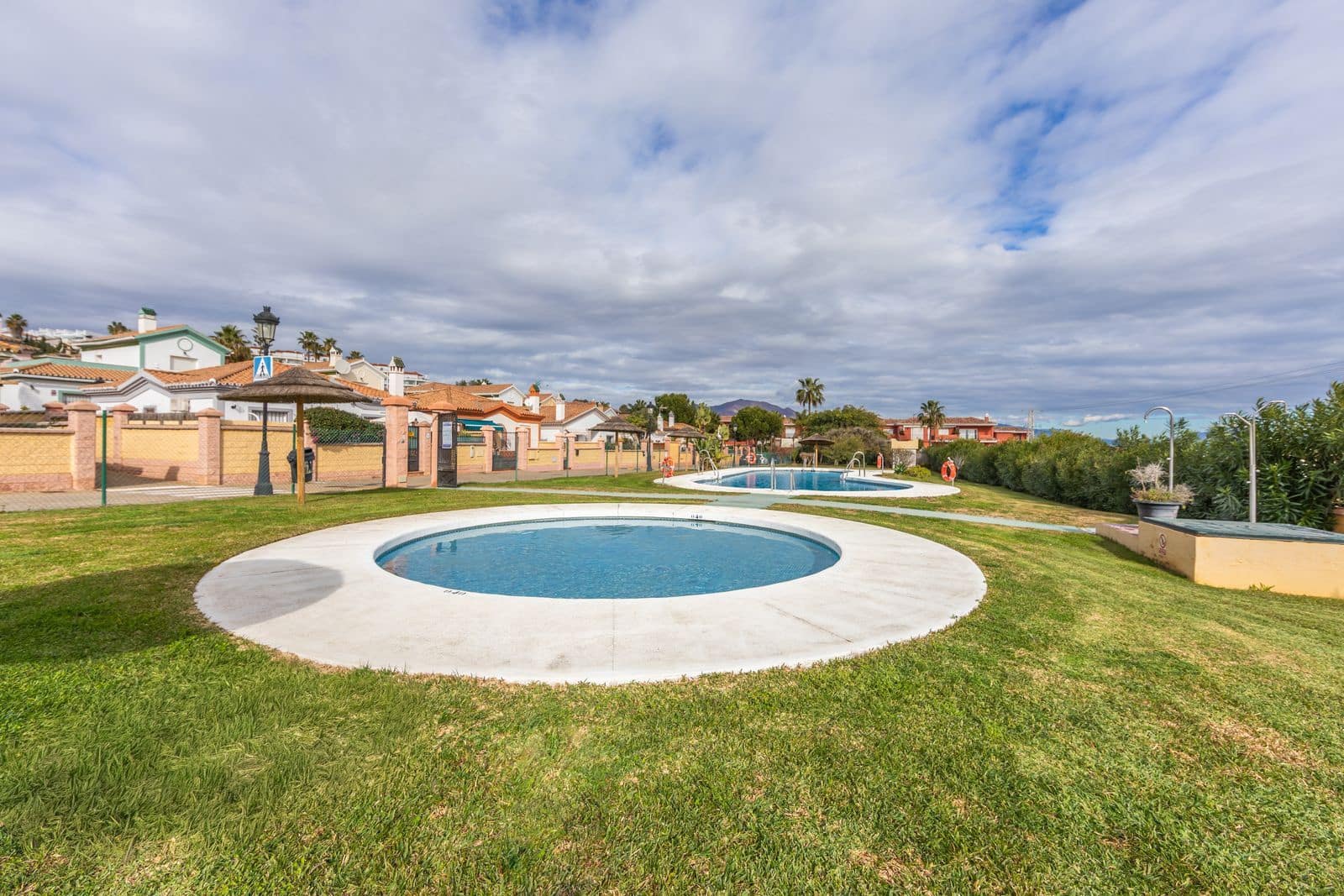 3 bedroom Townhouse for sale in La Duquesa / Puerto de la Duquesa - € 550,000 (Ref: 9504113)