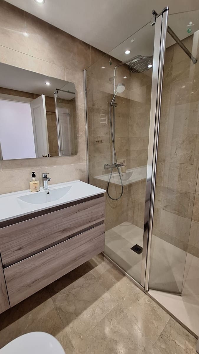 2 bedroom Apartment for sale in La Duquesa / Puerto de la Duquesa - € 310,000 (Ref: 9504116)