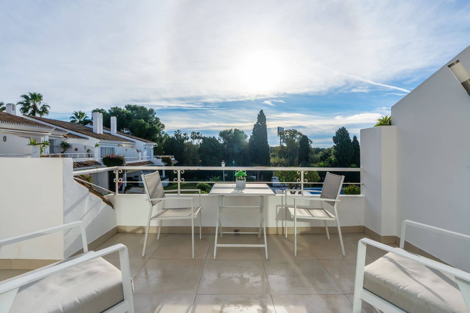 2 bedroom Apartment for sale in El Paraiso - € 375,000 (Ref: 9504121)