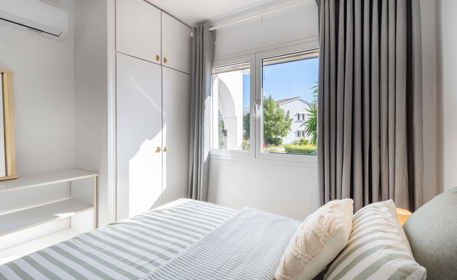 2 soverom Penthouse til salgs i Benahavis - € 315 000 (Ref: 9508563)