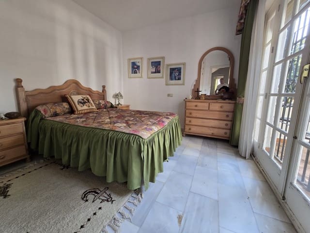 Chalet de 4 habitaciones en Calahonda, Mijas en venta - 890.000 € (Ref: 9508566)