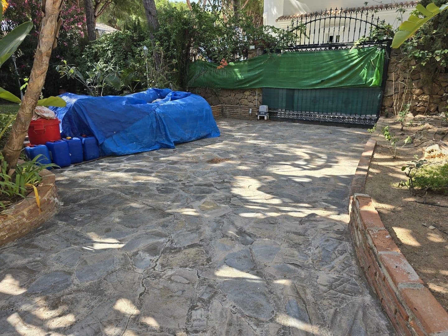 Chalet de 4 habitaciones en Calahonda en venta - 890.000 € (Ref: 9508566)