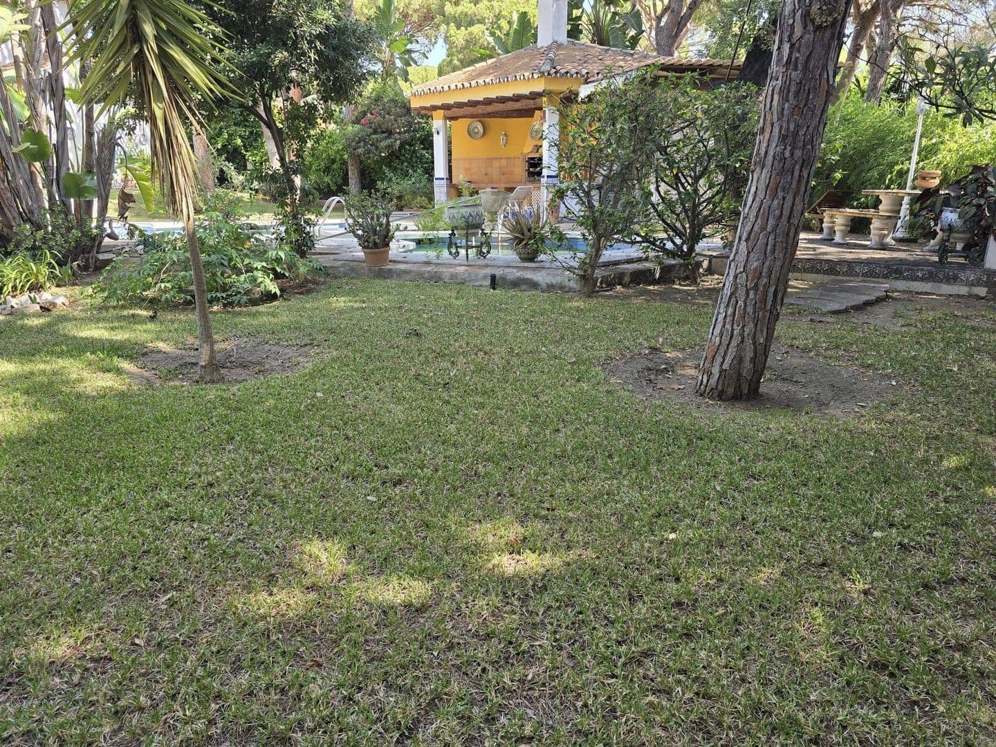 Chalet de 4 habitaciones en Calahonda en venta - 890.000 € (Ref: 9508566)