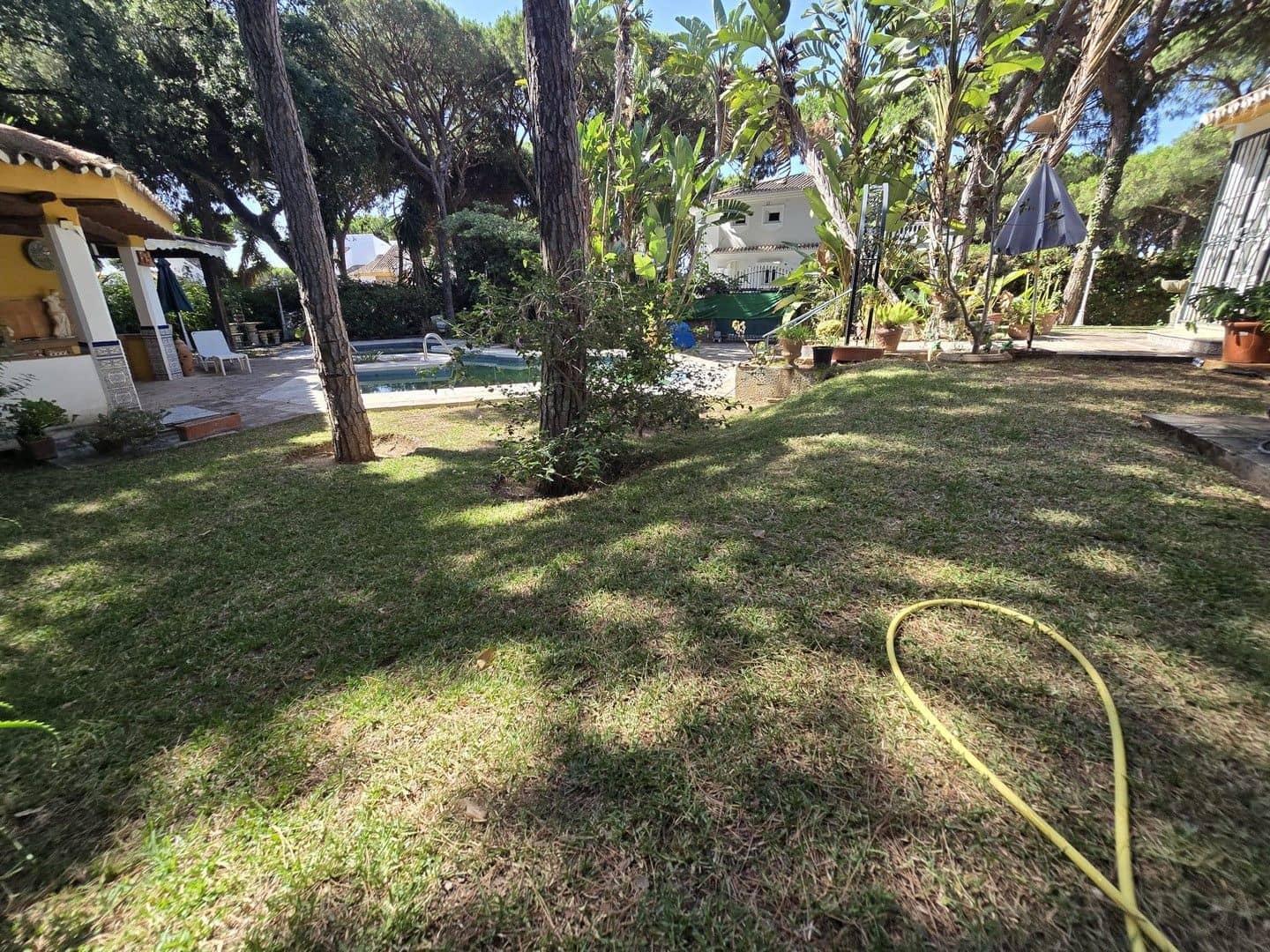 Chalet de 4 habitaciones en Calahonda en venta - 890.000 € (Ref: 9508566)