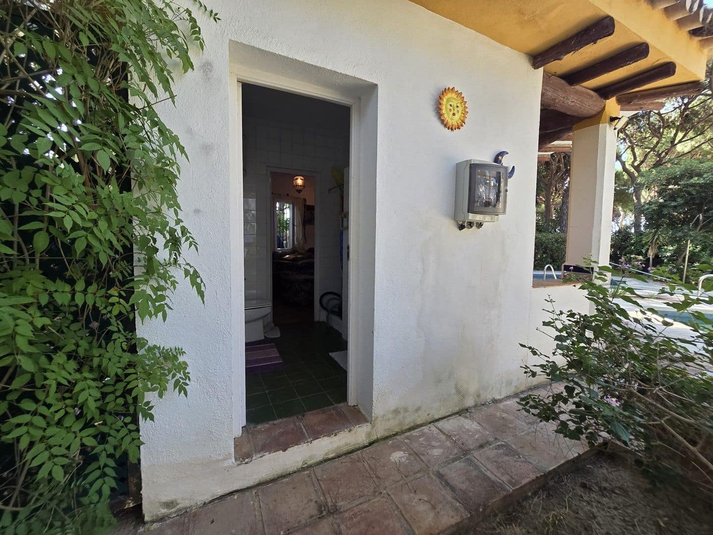 Chalet de 4 habitaciones en Calahonda en venta - 890.000 € (Ref: 9508566)