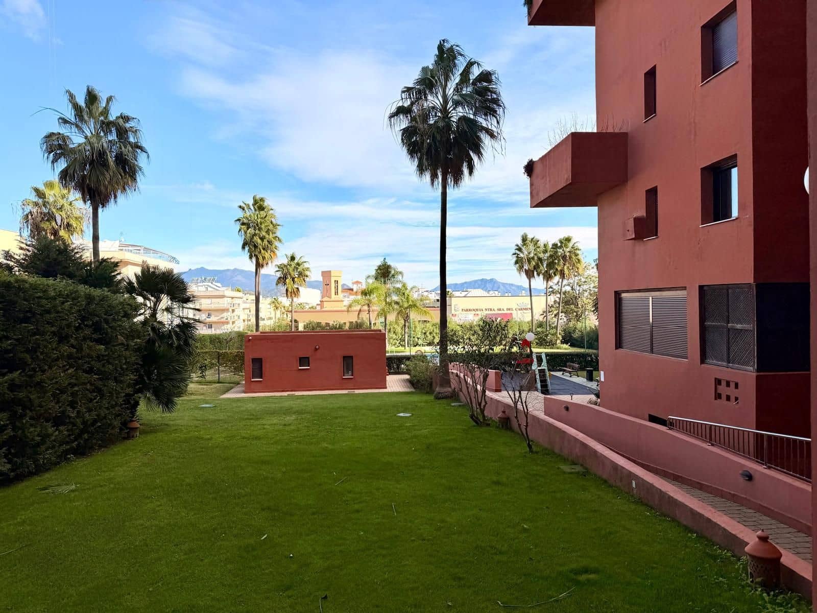 Apartamento de 2 habitaciones en Estepona en venta - 415.000 € (Ref: 9508570)