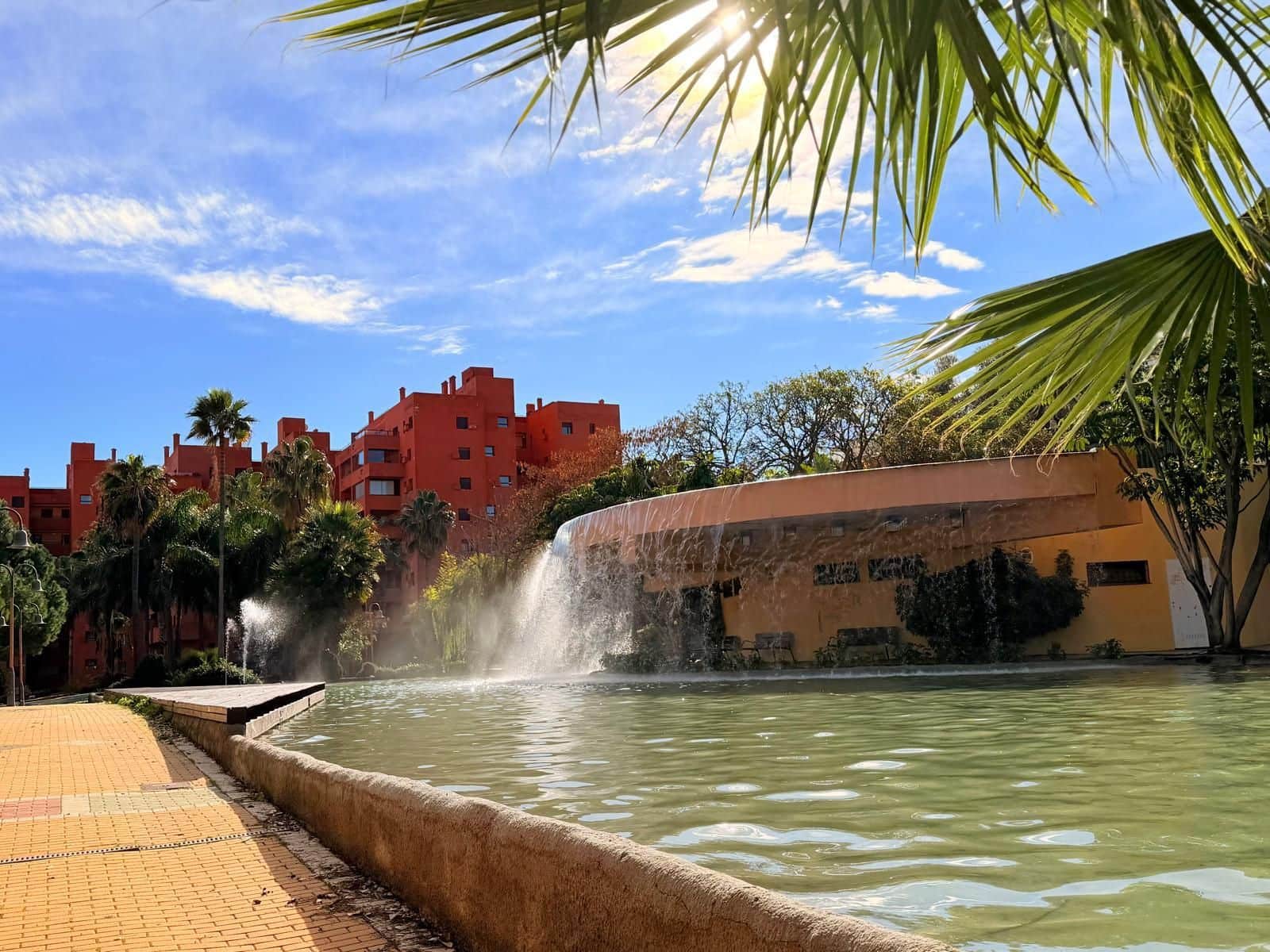 Apartamento de 2 habitaciones en Estepona en venta - 415.000 € (Ref: 9508570)