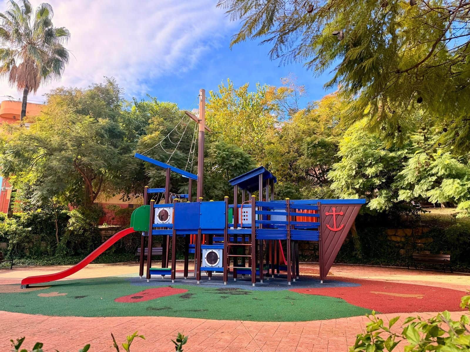 Apartamento de 2 habitaciones en Estepona en venta - 415.000 € (Ref: 9508570)