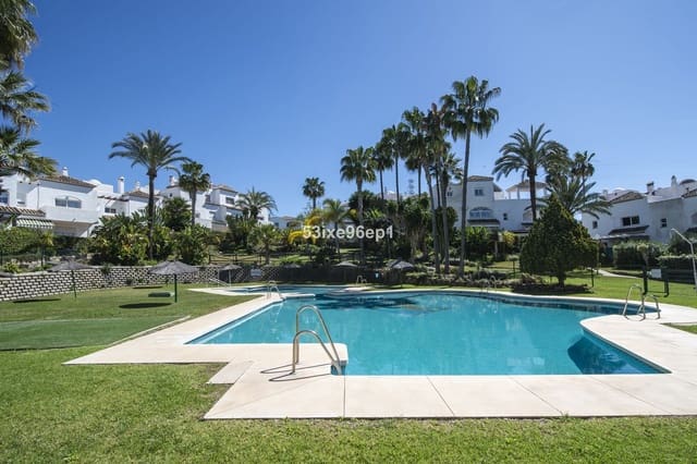 5 soveværelse Semi-Rækkehus til salg i New Golden Mile, Estepona - € 475.000 (Ref: 9508583)