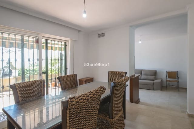5 soveværelse Semi-Rækkehus til salg i New Golden Mile, Estepona - € 475.000 (Ref: 9508583)