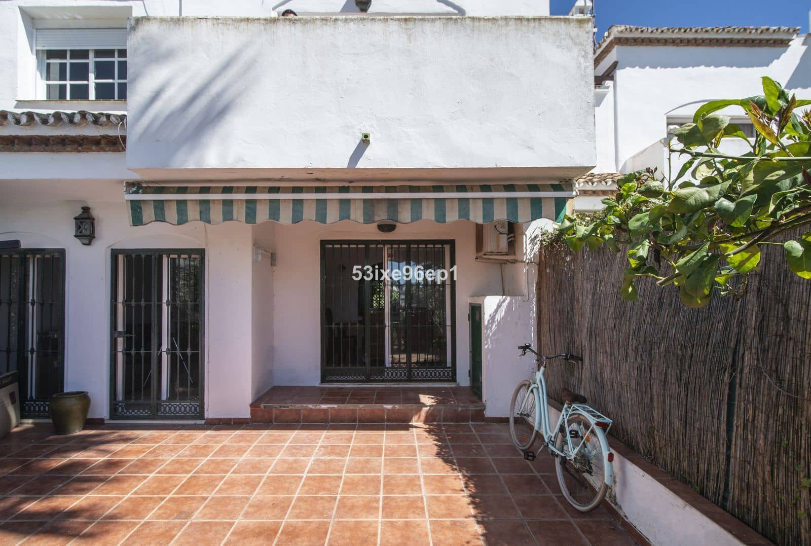 5 soveværelse Semi-Rækkehus til salg i New Golden Mile - € 475.000 (Ref: 9508583)