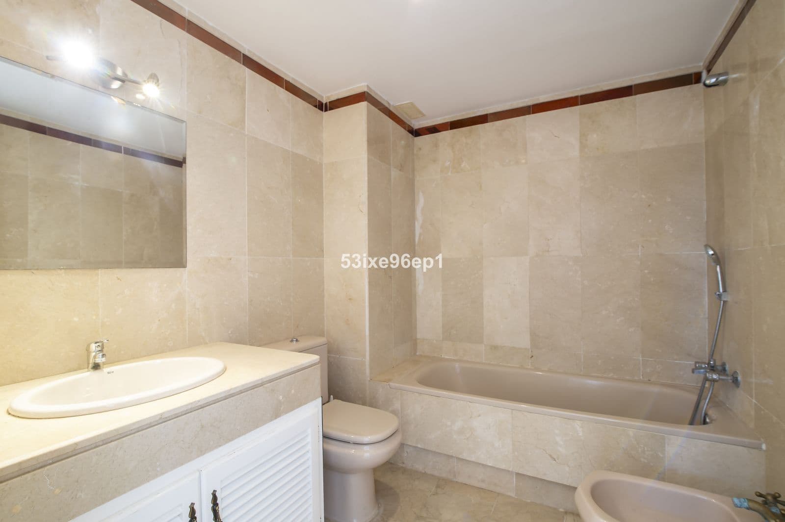 5 soveværelse Semi-Rækkehus til salg i New Golden Mile - € 475.000 (Ref: 9508583)