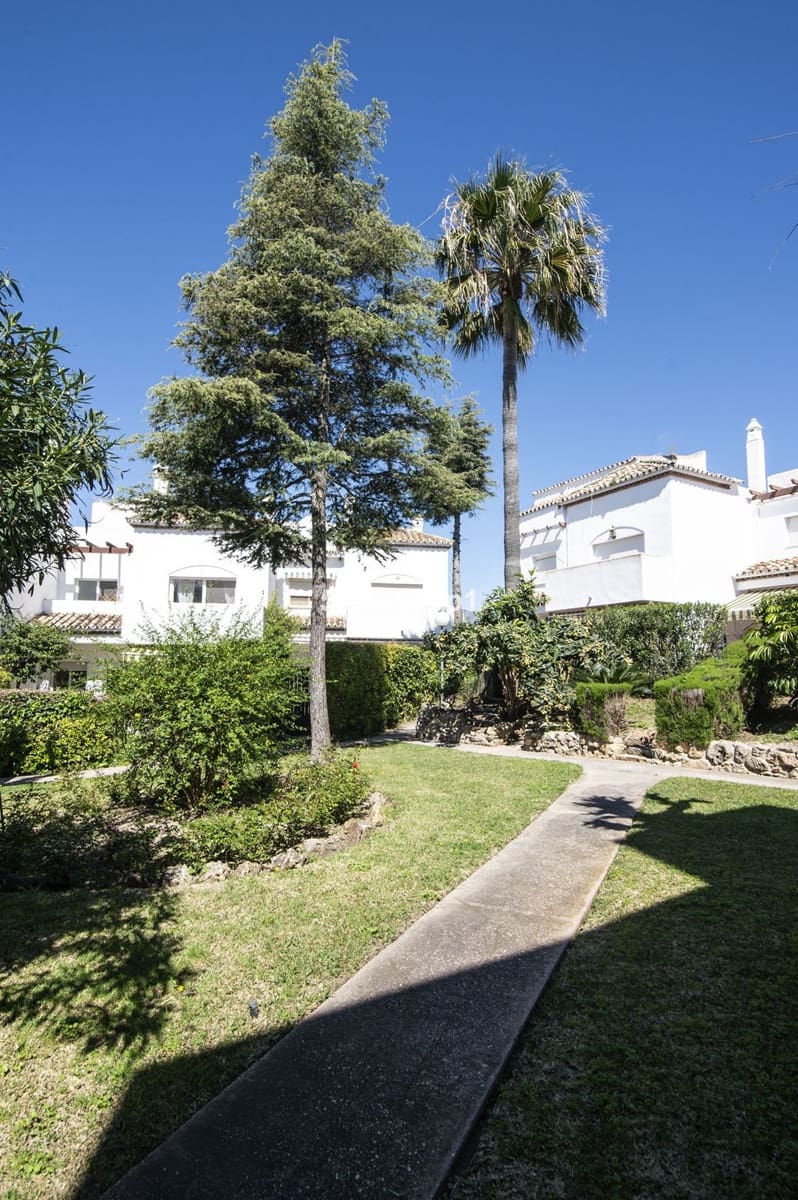 5 soveværelse Semi-Rækkehus til salg i New Golden Mile - € 475.000 (Ref: 9508583)