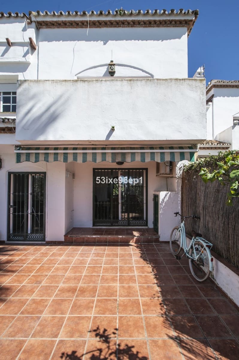 5 soveværelse Semi-Rækkehus til salg i New Golden Mile - € 475.000 (Ref: 9508583)