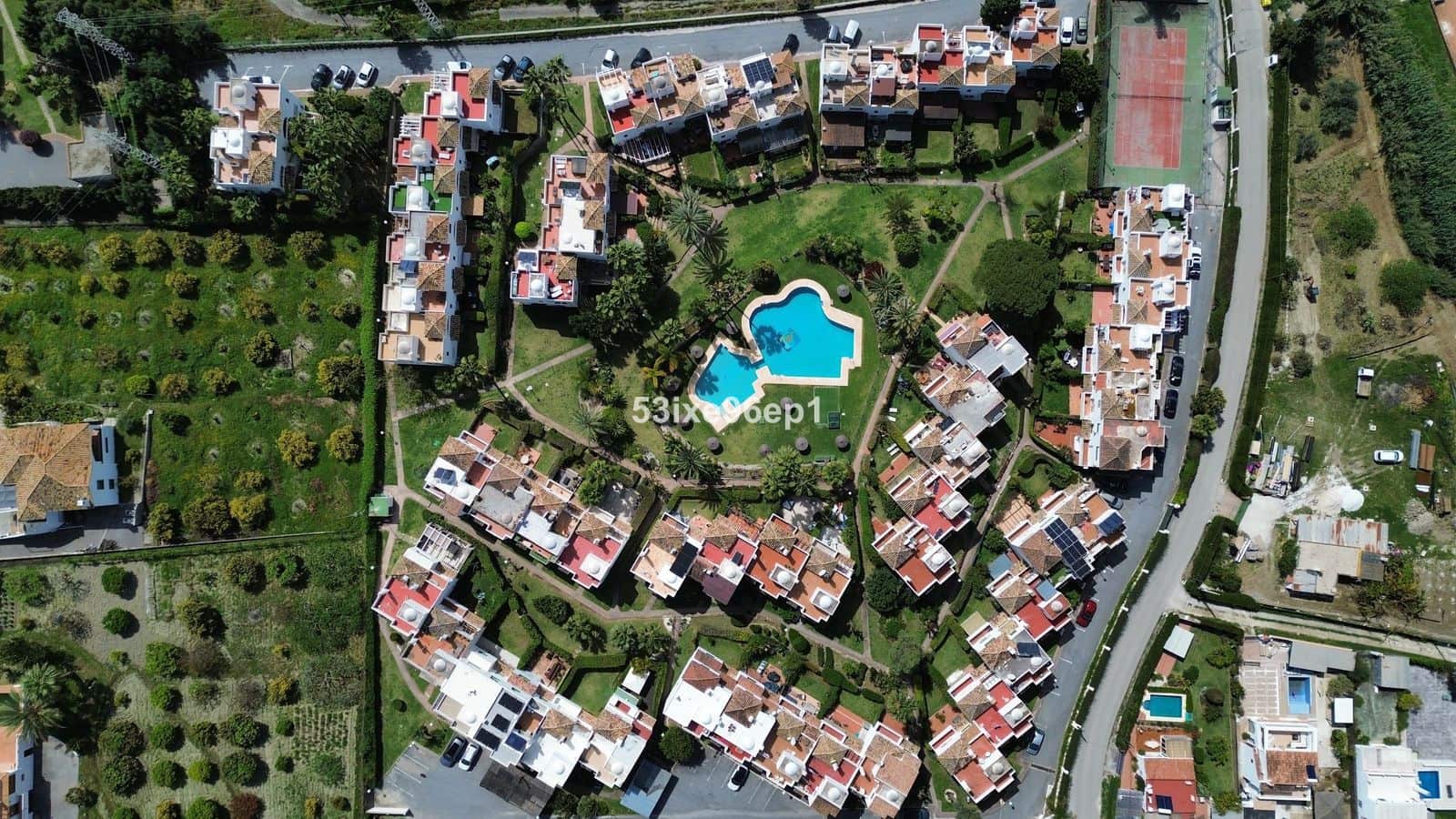 5 soveværelse Semi-Rækkehus til salg i New Golden Mile - € 475.000 (Ref: 9508583)