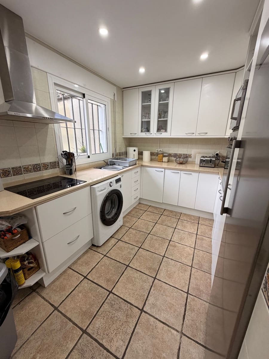 4 makuuhuone Omakotitalo myytävänä paikassa Calypso - 549 000 € (Ref: 9508585)