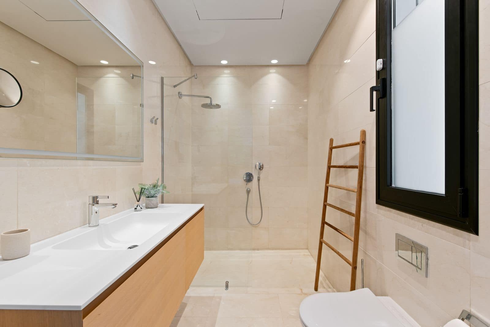 5 bedroom Villa for sale in El Paraiso - € 4,995,000 (Ref: 9508588)