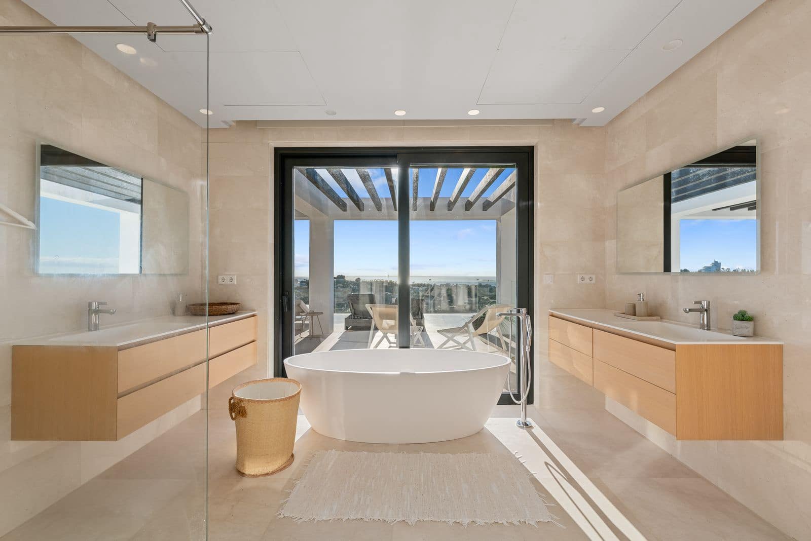 5 bedroom Villa for sale in El Paraiso - € 4,995,000 (Ref: 9508588)