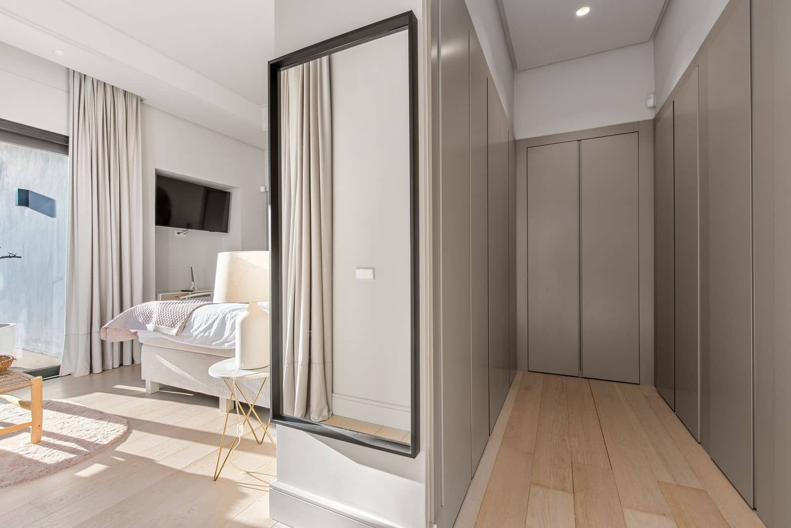 5 bedroom Villa for sale in El Paraiso - € 4,995,000 (Ref: 9508588)