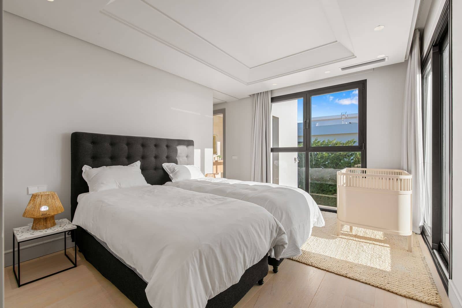 5 bedroom Villa for sale in El Paraiso - € 4,995,000 (Ref: 9508588)