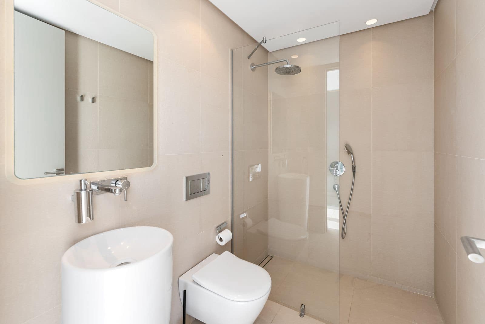 5 bedroom Villa for sale in El Paraiso - € 4,995,000 (Ref: 9508588)