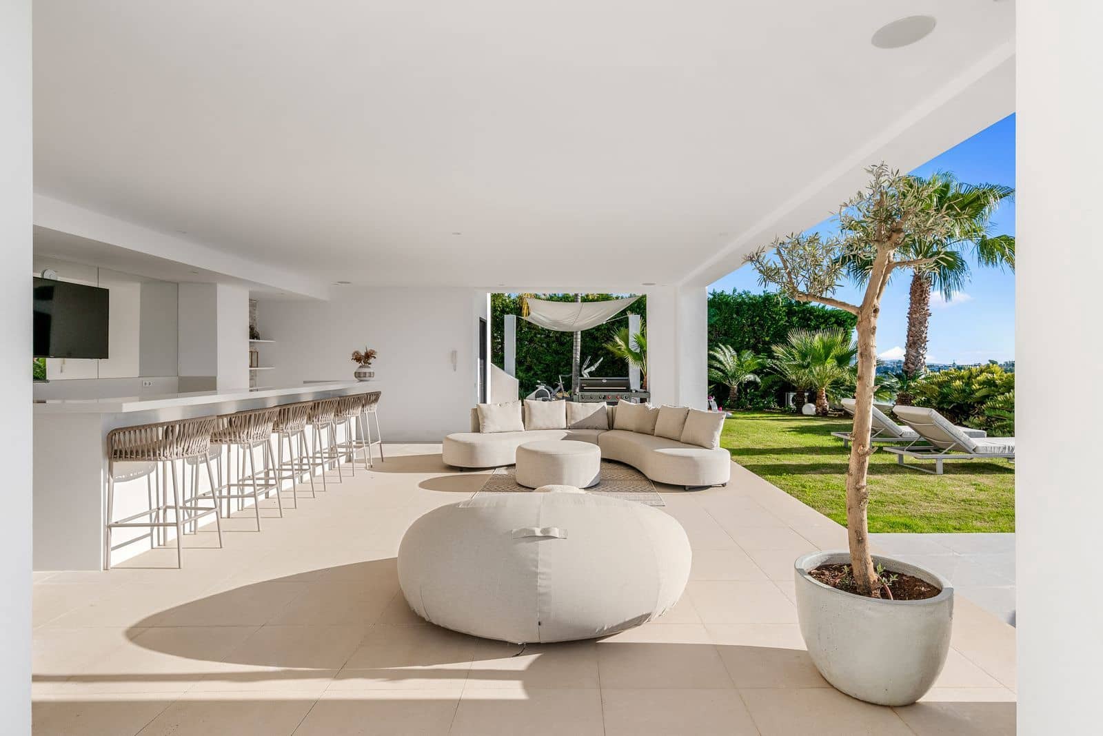 5 bedroom Villa for sale in El Paraiso - € 4,995,000 (Ref: 9508588)