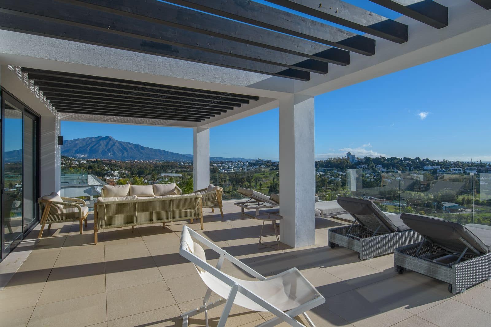 5 bedroom Villa for sale in El Paraiso - € 4,995,000 (Ref: 9508588)