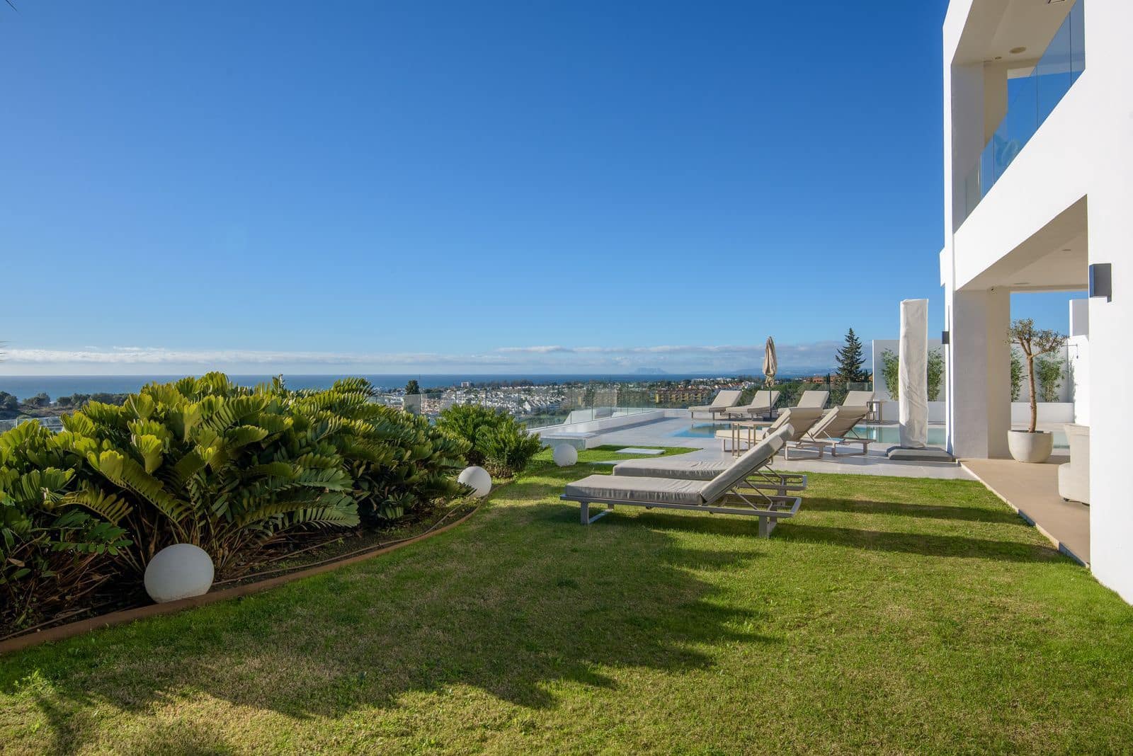 5 bedroom Villa for sale in El Paraiso - € 4,995,000 (Ref: 9508588)