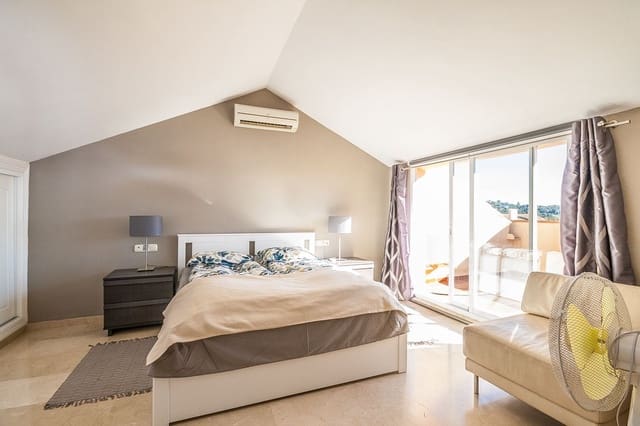 2 bedroom Penthouse for sale in Elviria, Marbella - € 419,000 (Ref: 9508590)