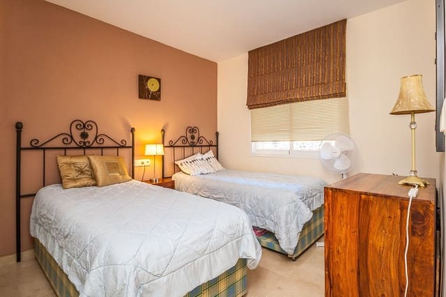 2 bedroom Penthouse for sale in Elviria, Marbella - € 419,000 (Ref: 9508590)