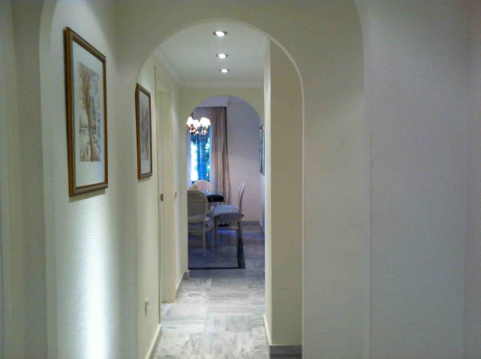 Apartamento de 2 habitaciones en Guadalmina en venta - 385.000 € (Ref: 9512121)