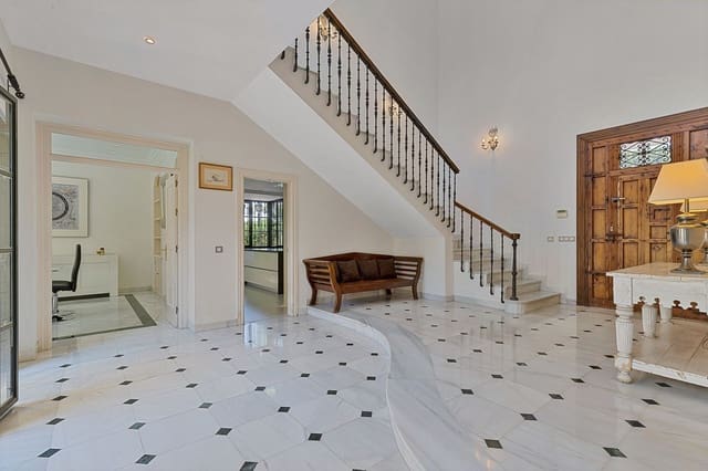 5 bedroom Villa for sale in Guadalmina Baja, Marbella - € 3,600,000 (Ref: 9512126)