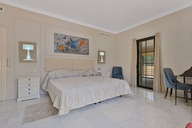 5 bedroom Villa for sale in Guadalmina Baja, Marbella - € 3,600,000 (Ref: 9512126)