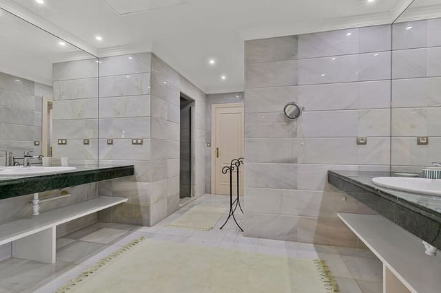 5 bedroom Villa for sale in Guadalmina Baja, Marbella - € 3,600,000 (Ref: 9512126)